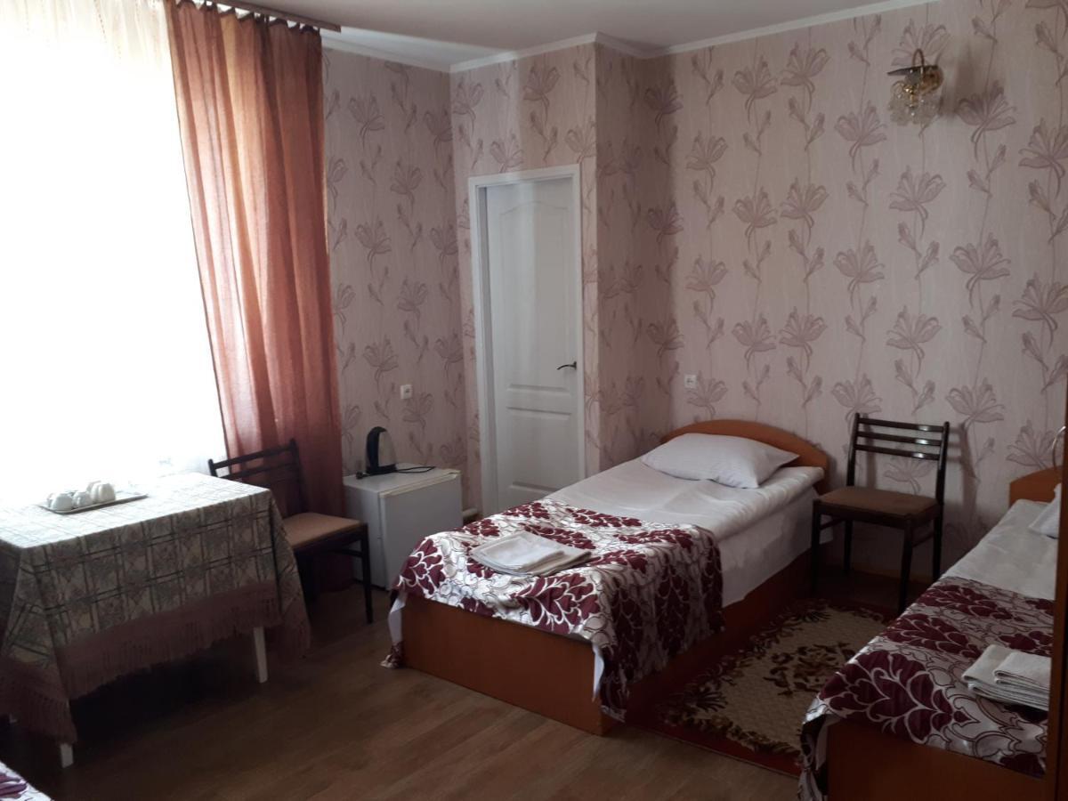 Hotel Gostynnyi Dvir Sharhorod المظهر الخارجي الصورة