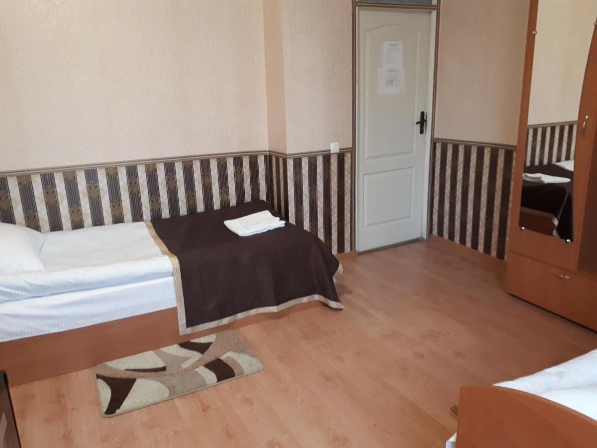 Hotel Gostynnyi Dvir Sharhorod المظهر الخارجي الصورة